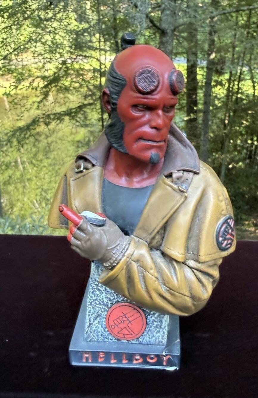 Hellboy Sideshow Collectibles DVD Exclusive Missing Gun Damage -C25